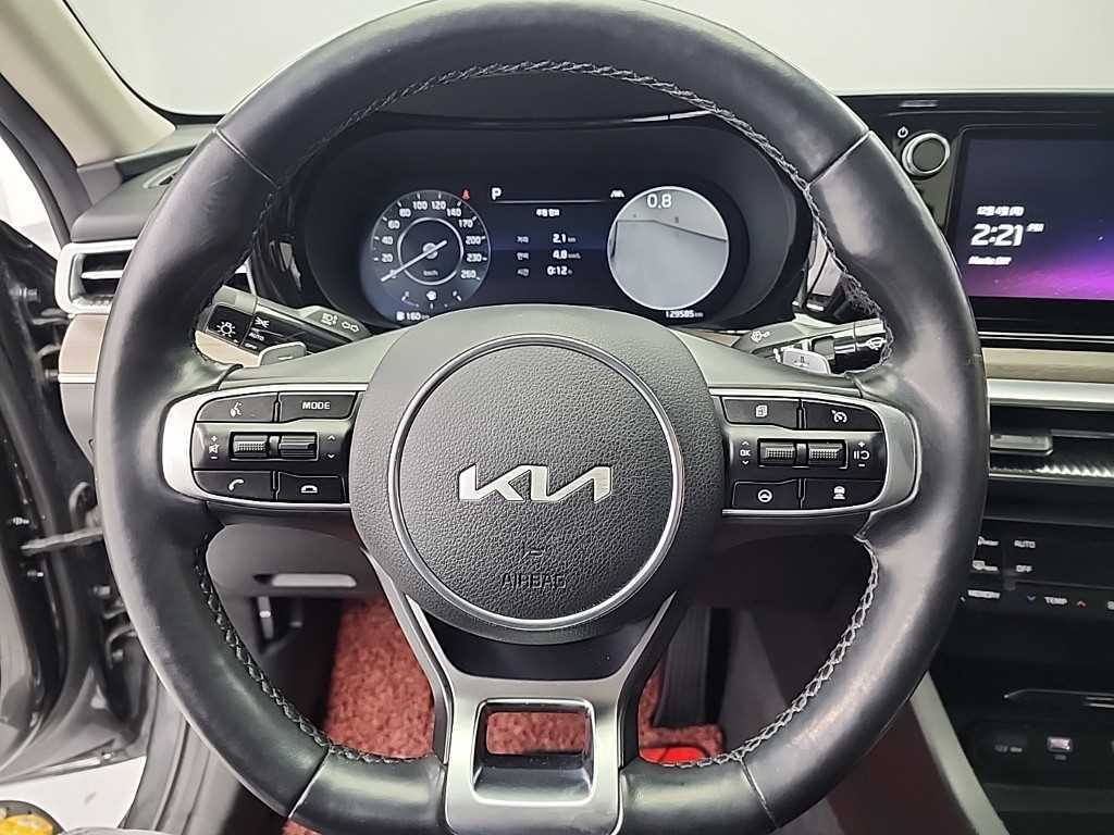 Kia K5 — photo 09