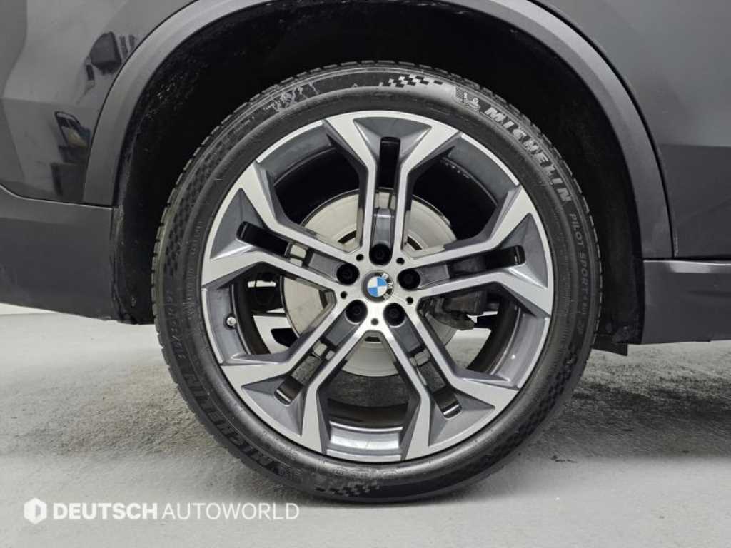 BMW X5 — photo 05