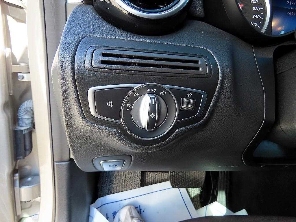 Mercedes-Benz C-Class — photo 12