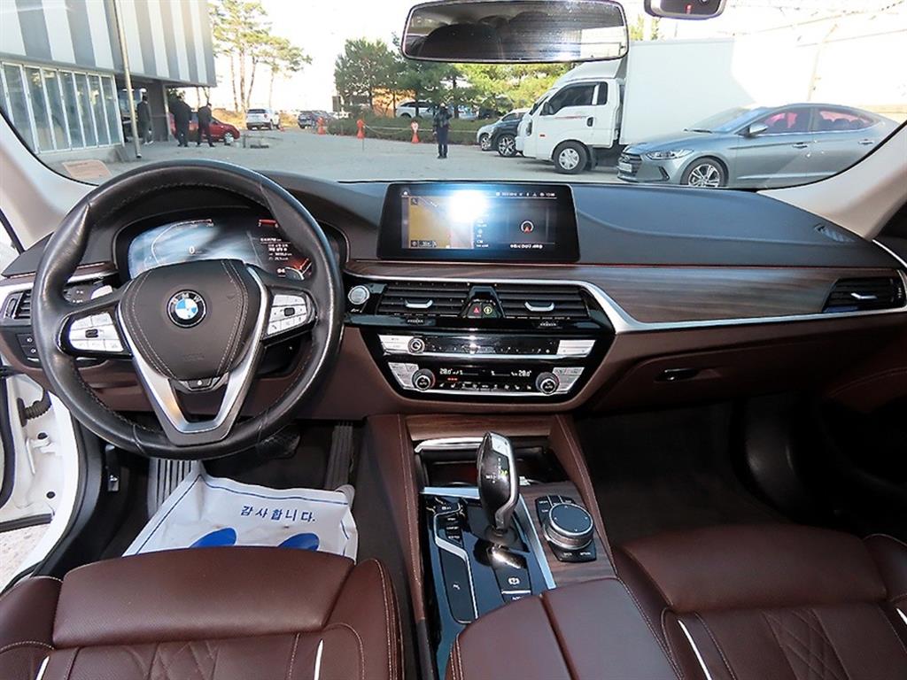 BMW 5-Series — photo 07