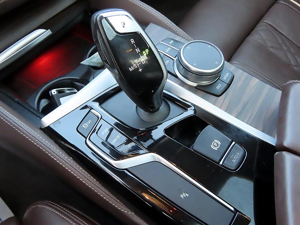 BMW 5-Series — photo 11