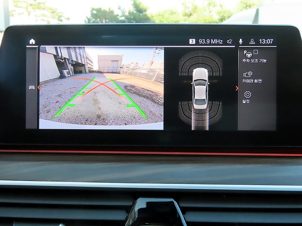 BMW 5-Series — photo 14