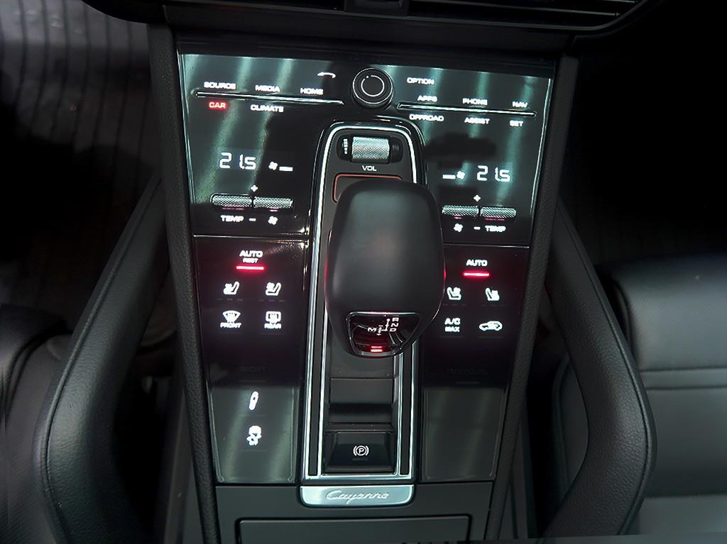 Porsche Cayenne — photo 10