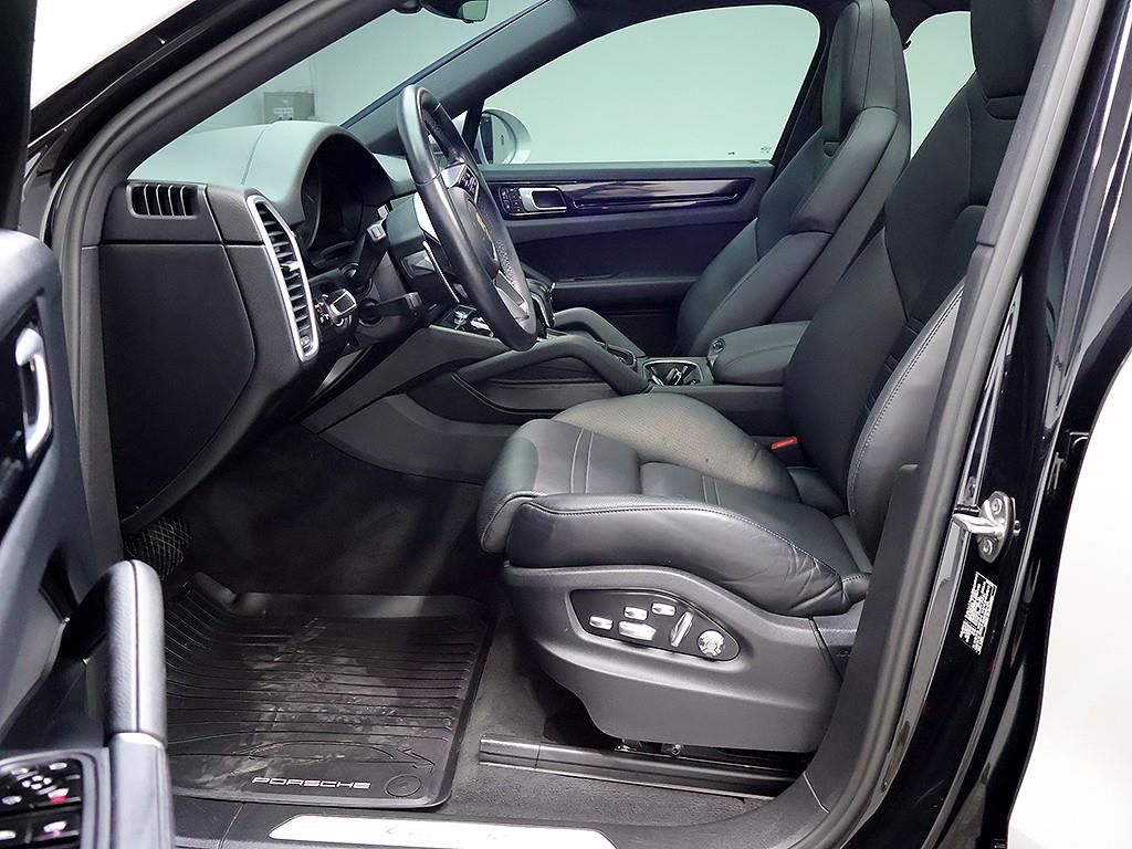 Porsche Cayenne — photo 11