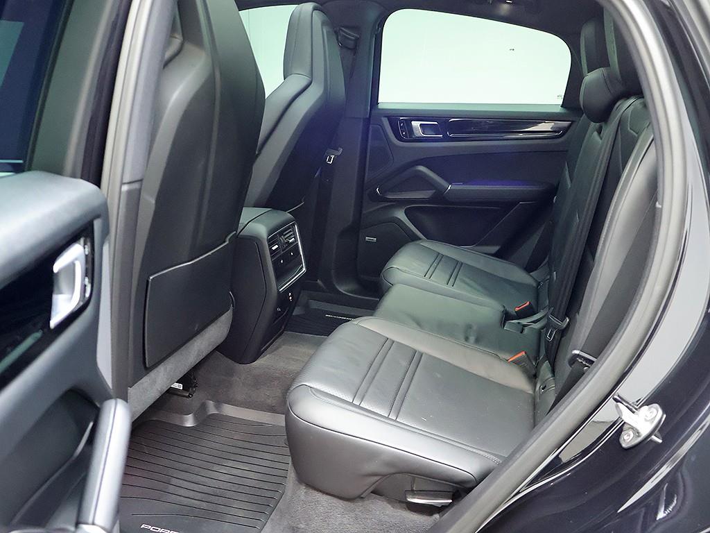 Porsche Cayenne — photo 12