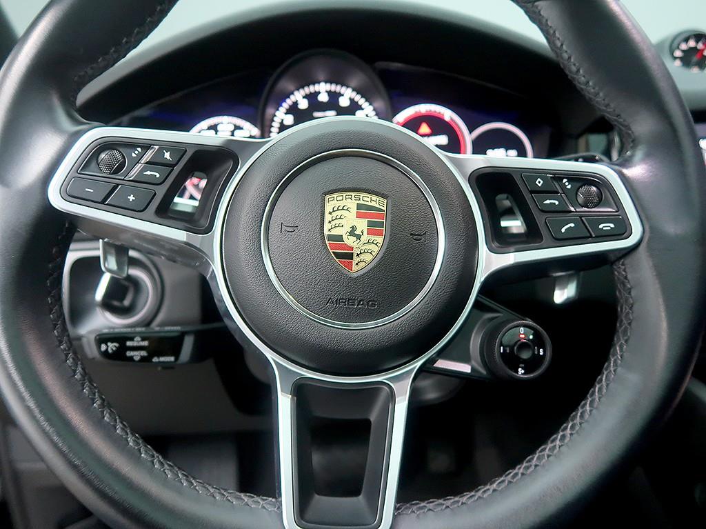 Porsche Cayenne — photo 14
