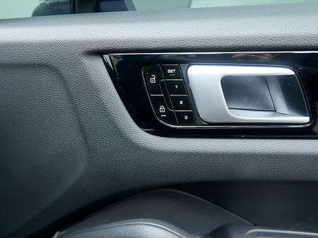 Porsche Cayenne — photo 16