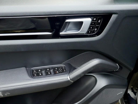 Porsche Cayenne — photo 17