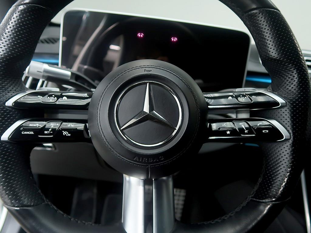 Mercedes-Benz S-Class — photo 16