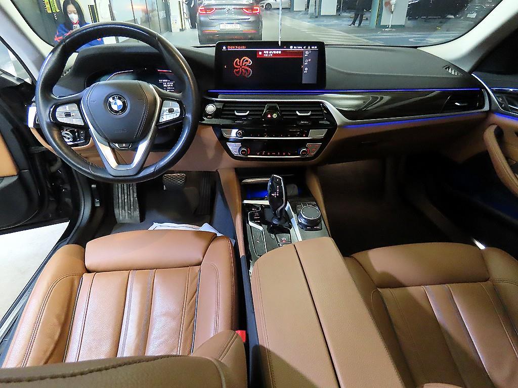 BMW 5-Series — photo 10
