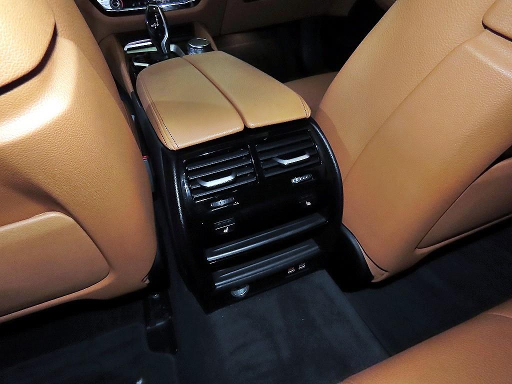 BMW 5-Series — photo 15