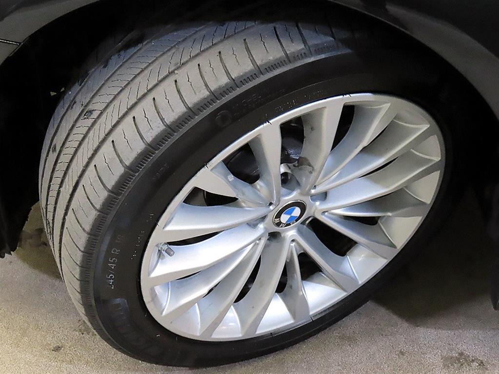 BMW 5-Series — photo 20