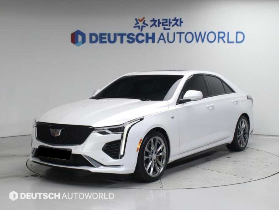 Cadillac CT4 — photo 01