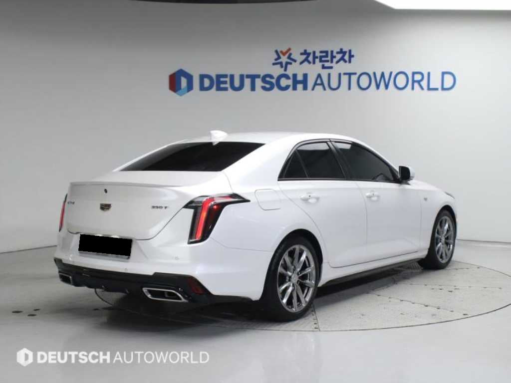 Cadillac CT4 — photo 02