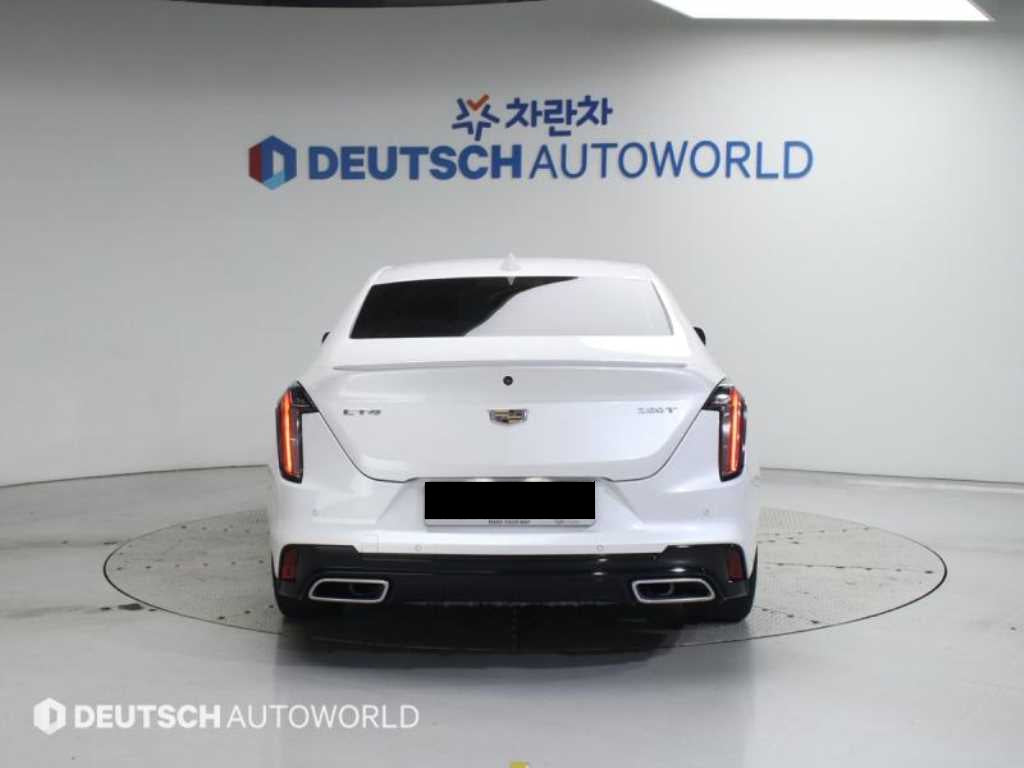 Cadillac CT4 — photo 04