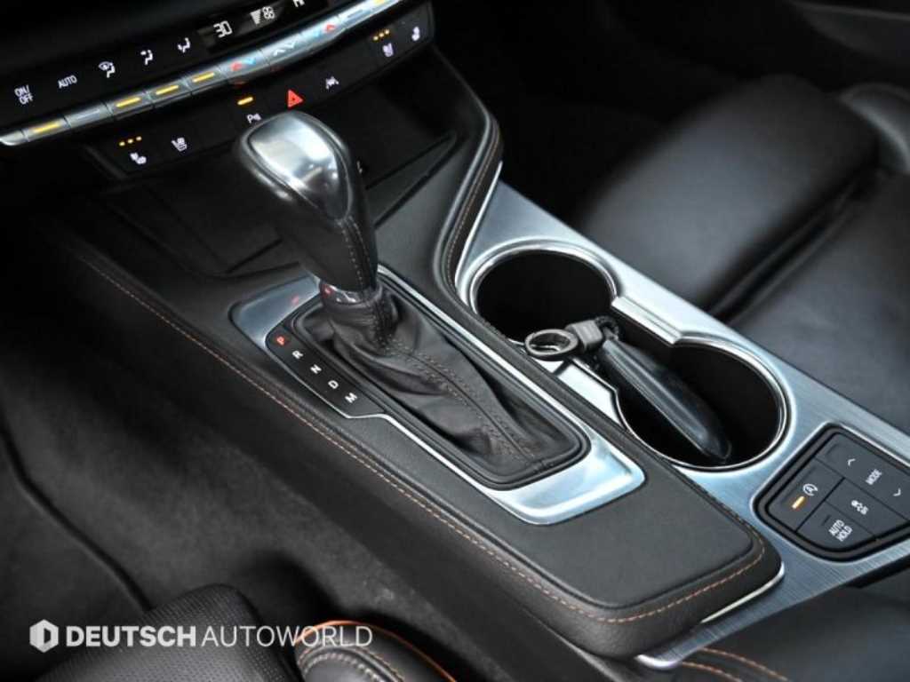 Cadillac CT4 — photo 09