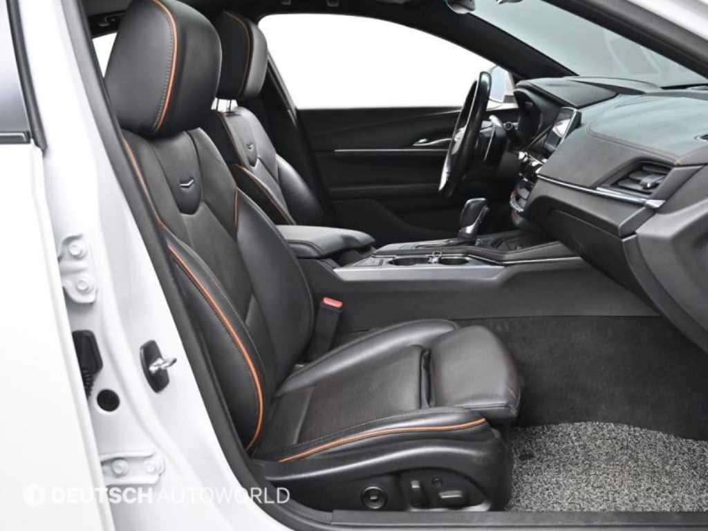 Cadillac CT4 — photo 10