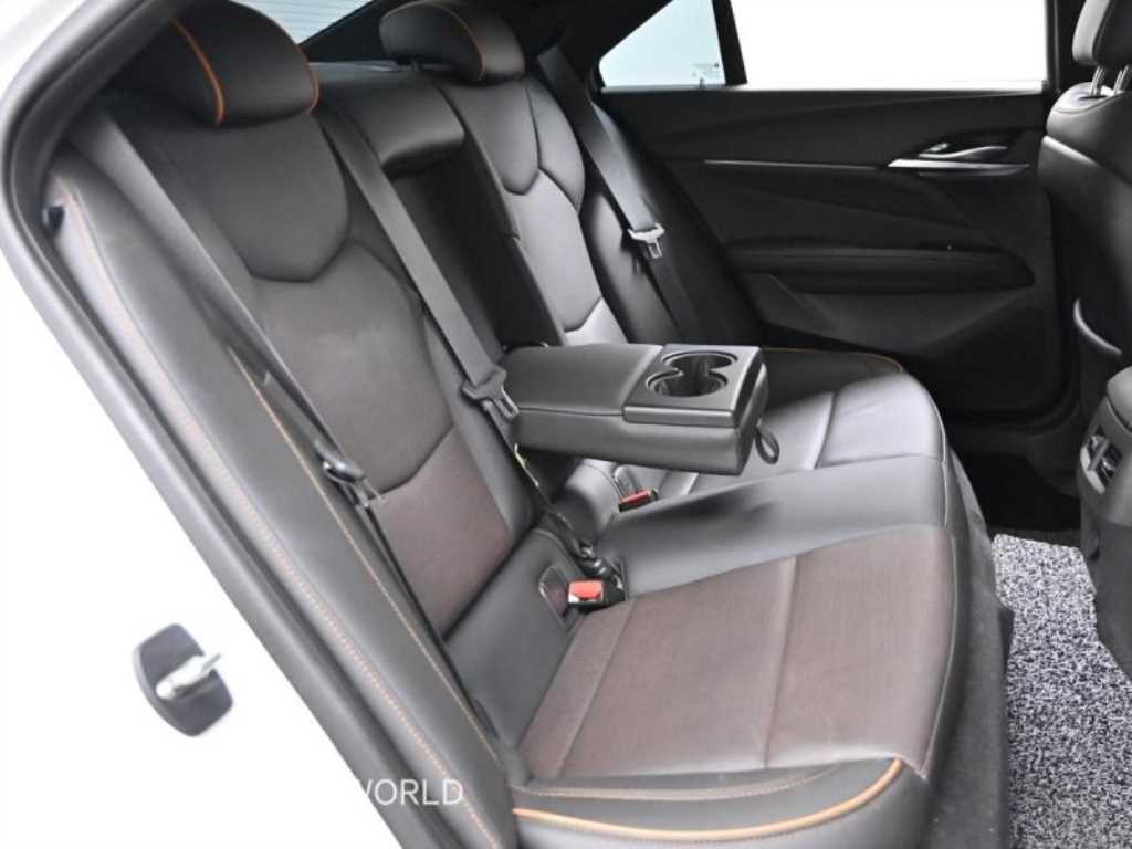 Cadillac CT4 — photo 12