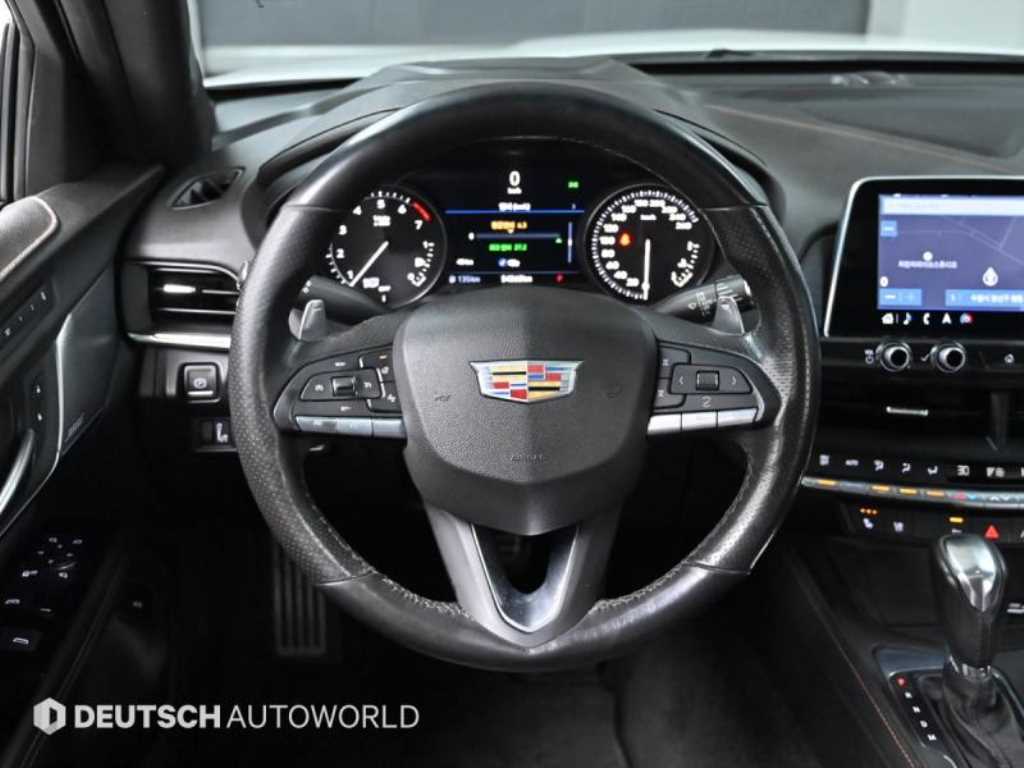 Cadillac CT4 — photo 13