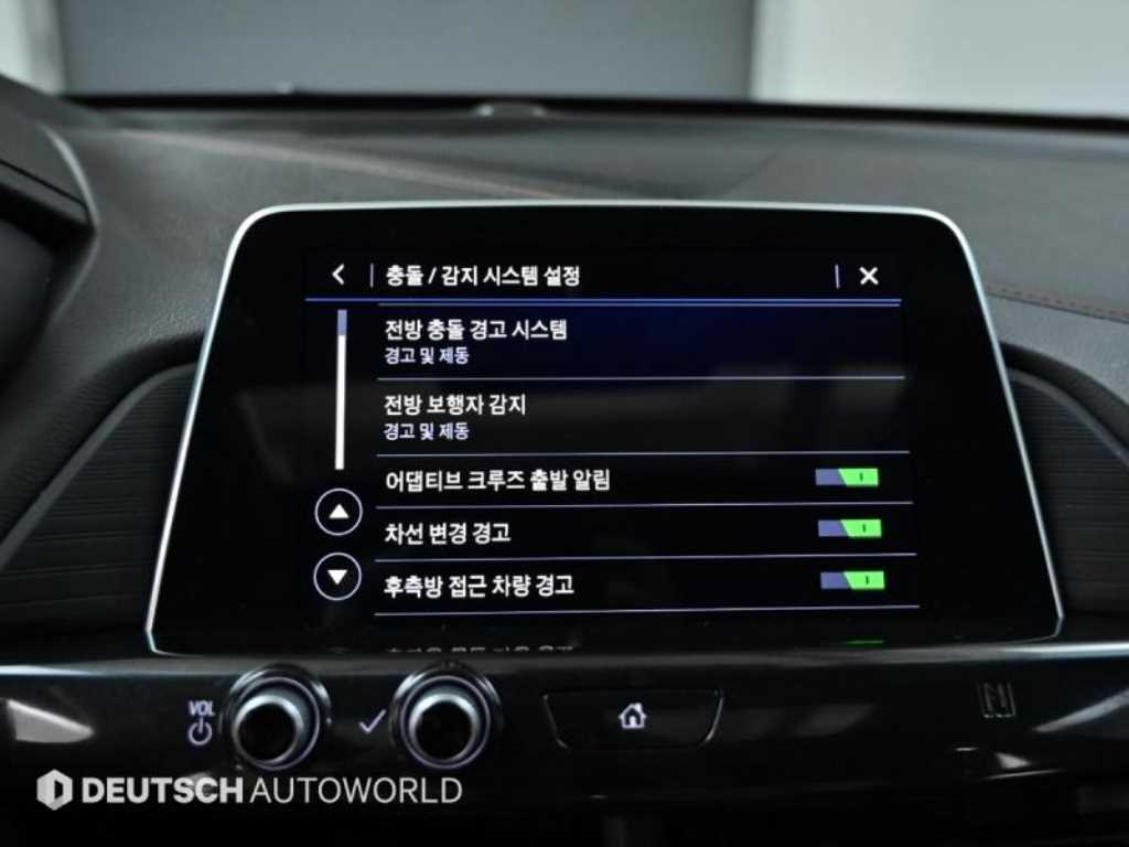 Cadillac CT4 — photo 17