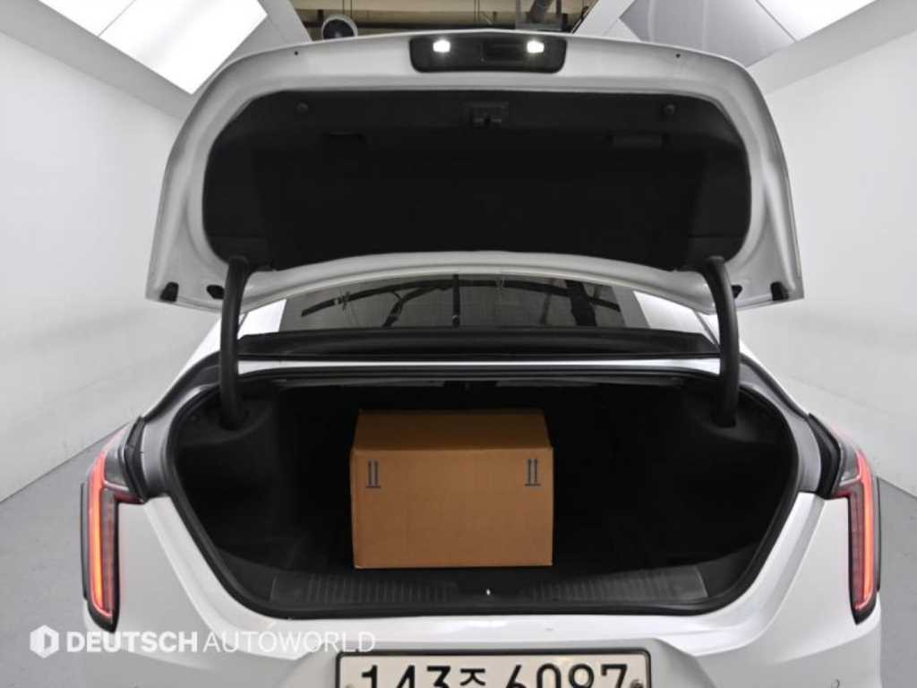 Cadillac CT4 — photo 20
