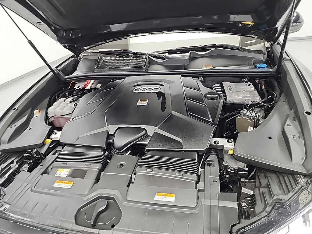Audi Q8 — photo 05
