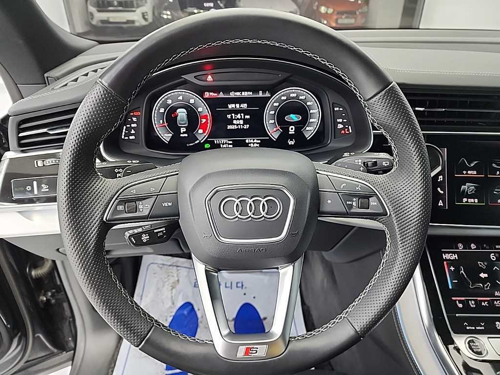 Audi Q8 — photo 09