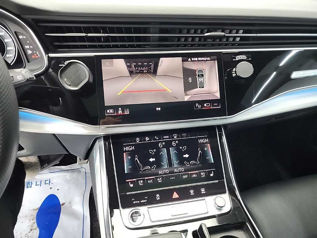 Audi Q8 — photo 10