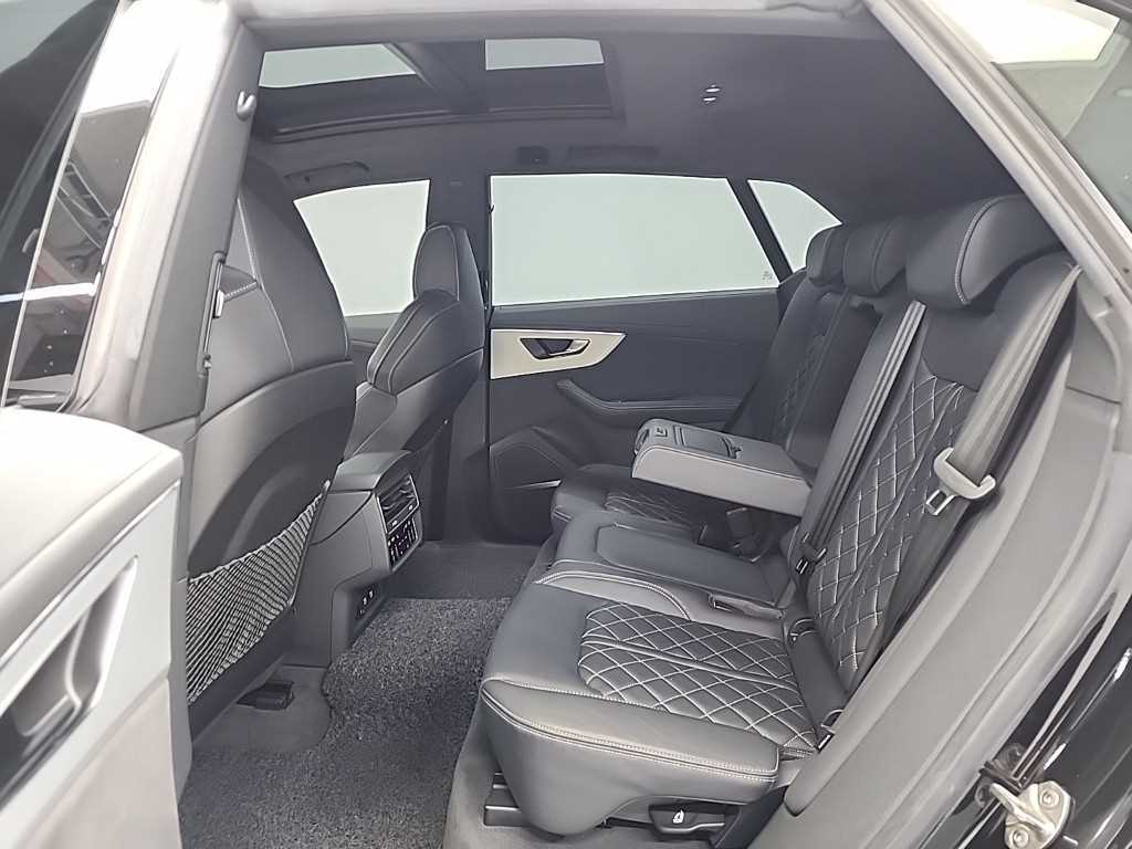 Audi Q8 — photo 12