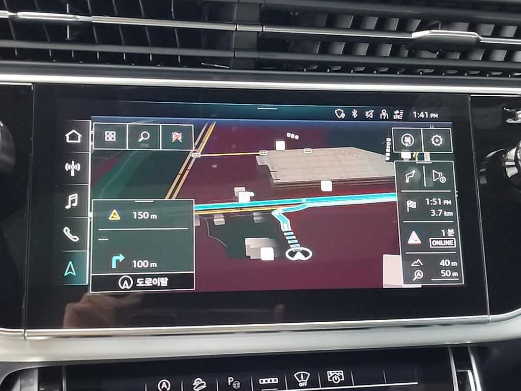 Audi Q8 — photo 15