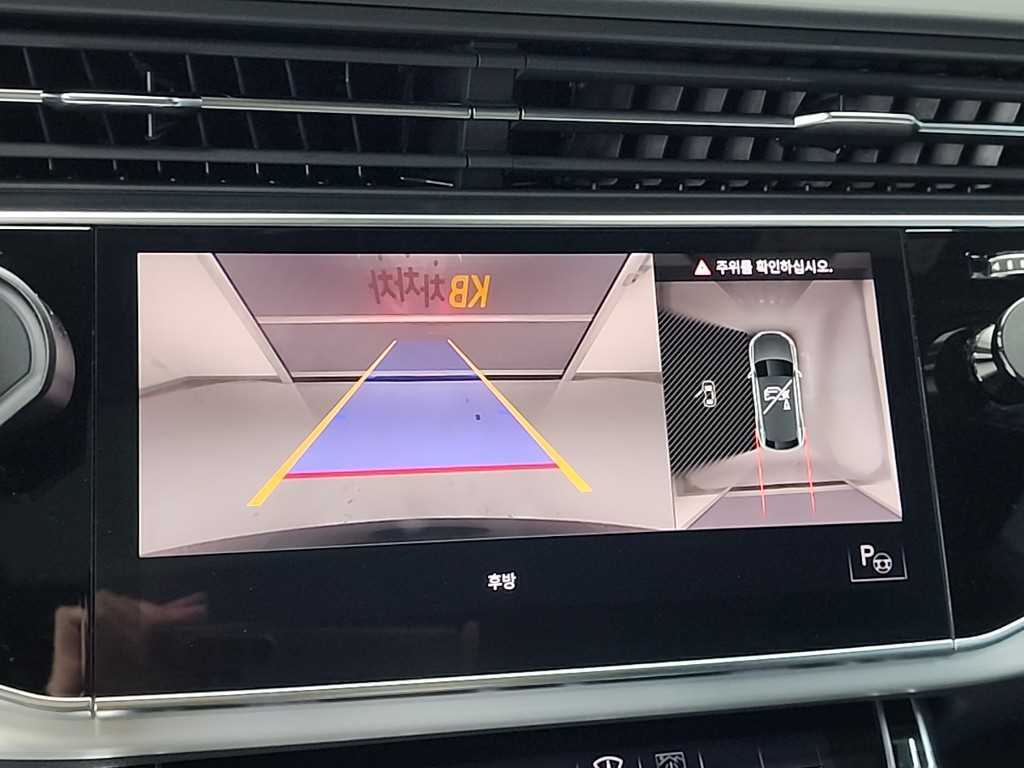Audi Q8 — photo 16