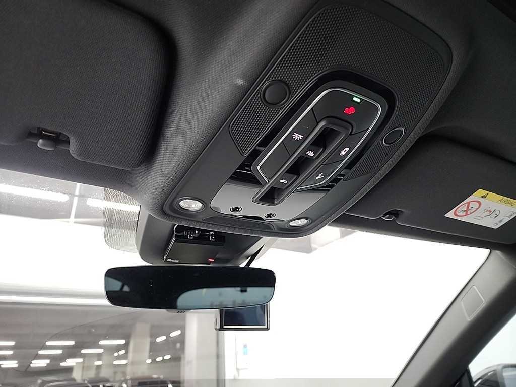 Audi Q8 — photo 17