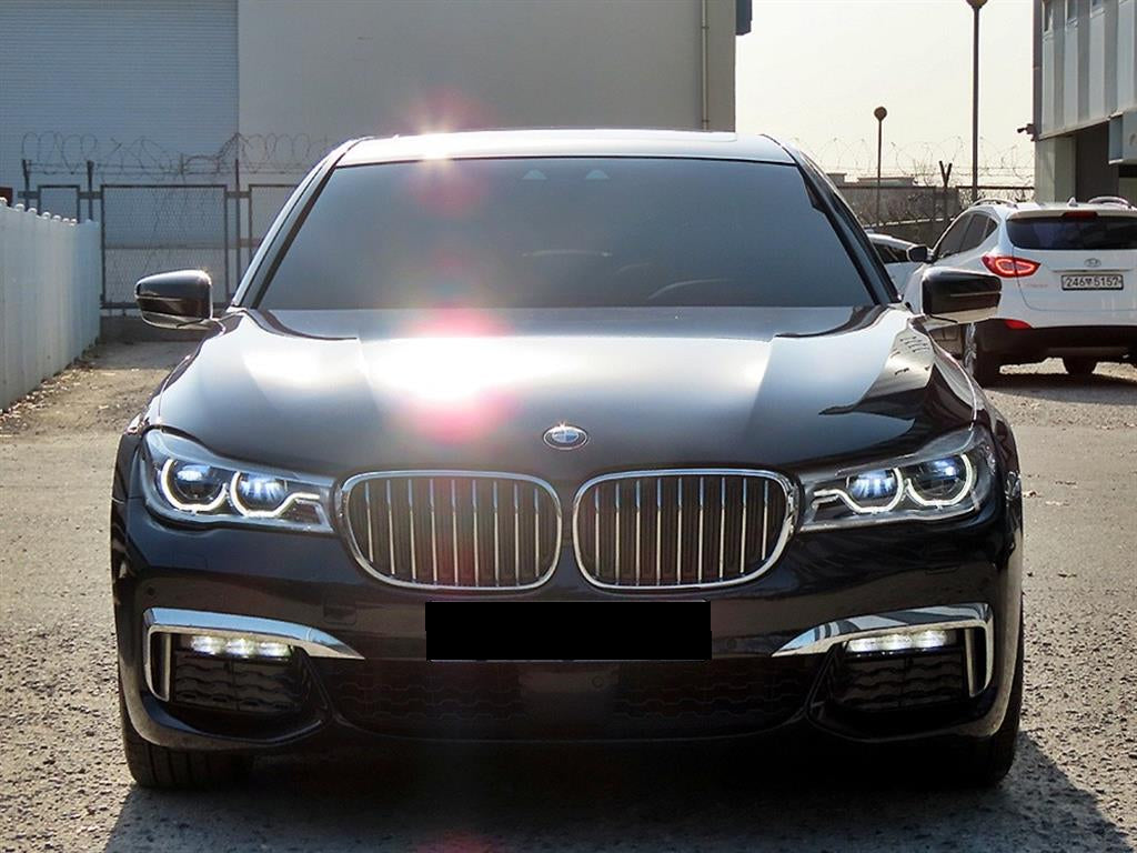BMW 7-Series — photo 01