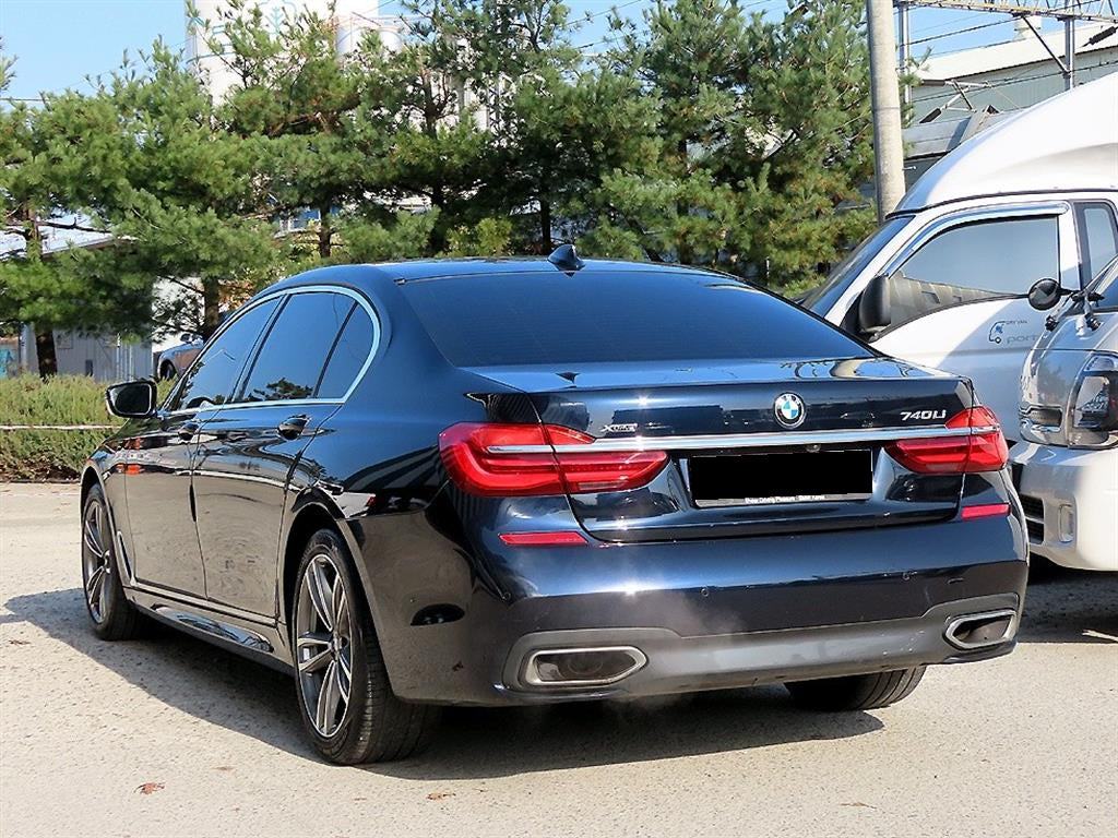BMW 7-Series — photo 03