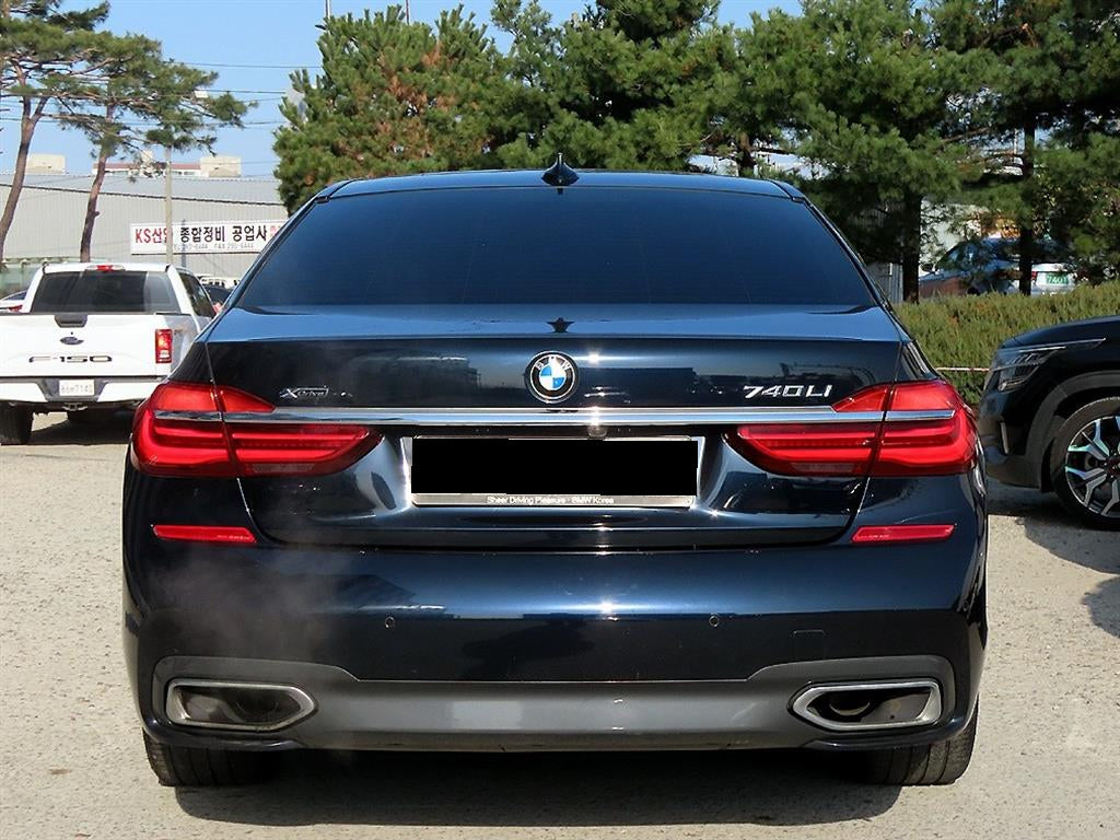 BMW 7-Series — photo 04