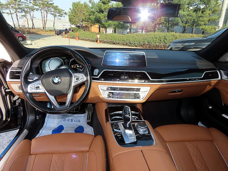 BMW 7-Series — photo 07