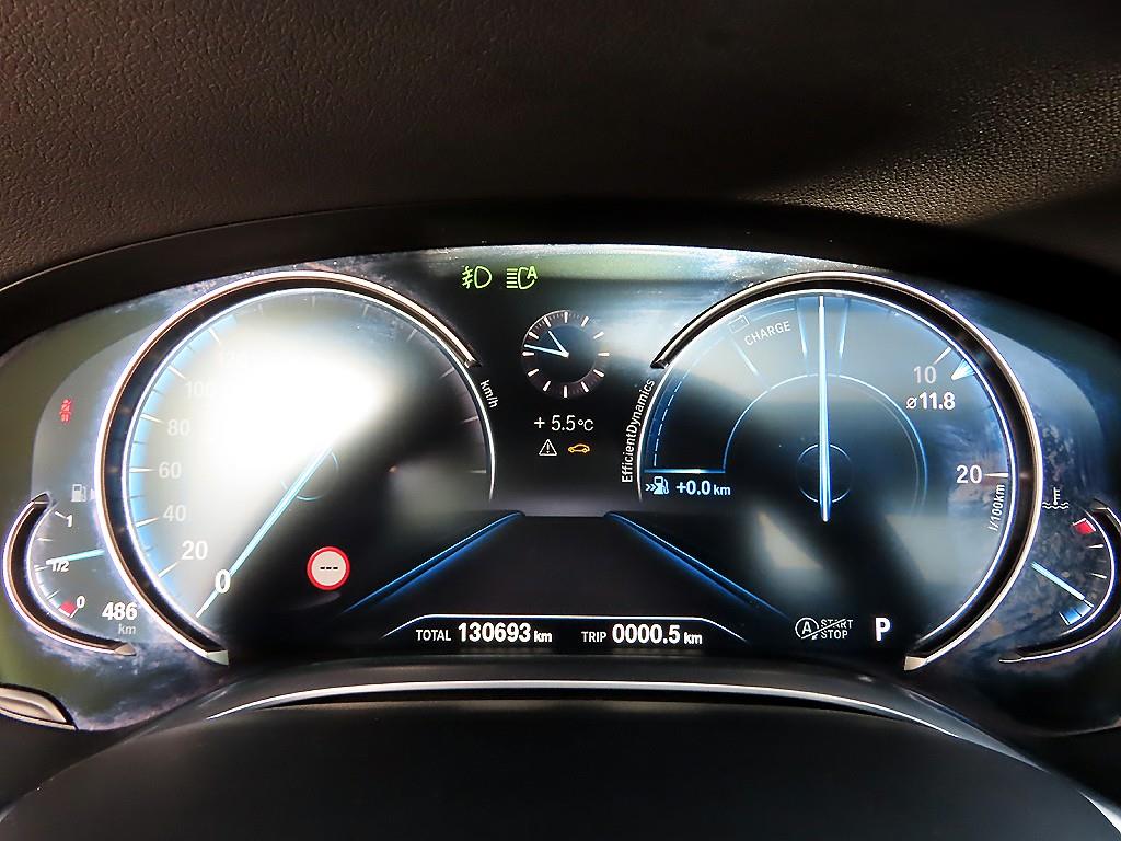 BMW 7-Series — photo 09