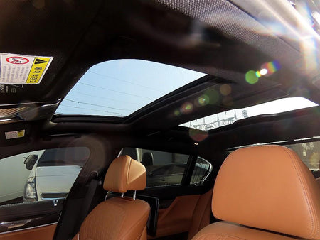 BMW 7-Series — photo 17
