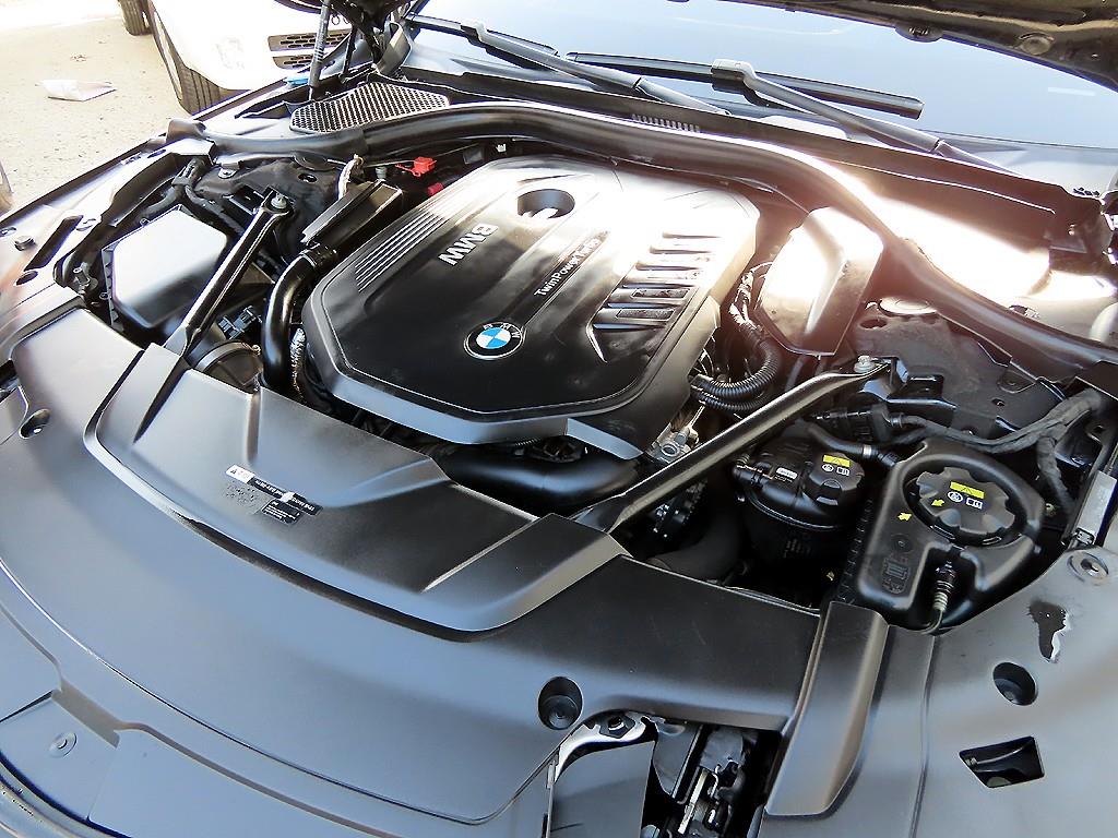 BMW 7-Series — photo 19