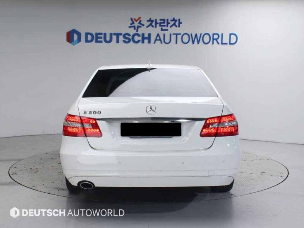 Mercedes-Benz E-Class — photo 04