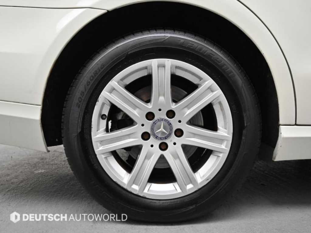 Mercedes-Benz E-Class — photo 05