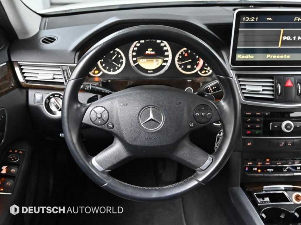 Mercedes-Benz E-Class — photo 13