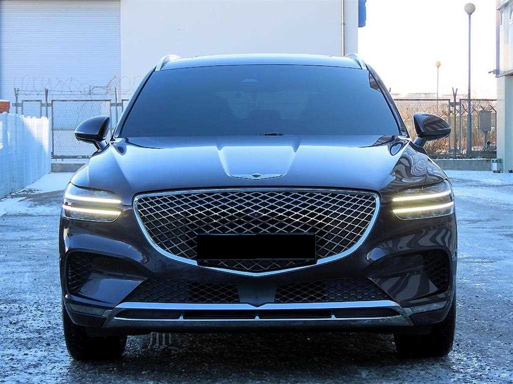 Genesis GV70 — photo 01