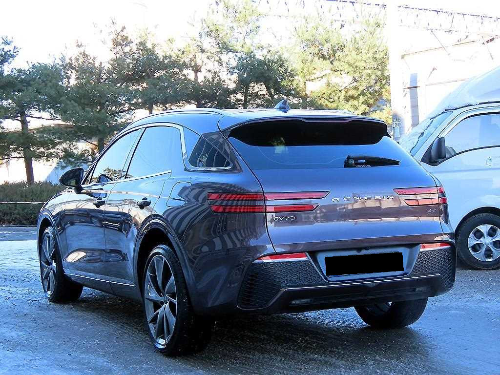 Genesis GV70 — photo 03