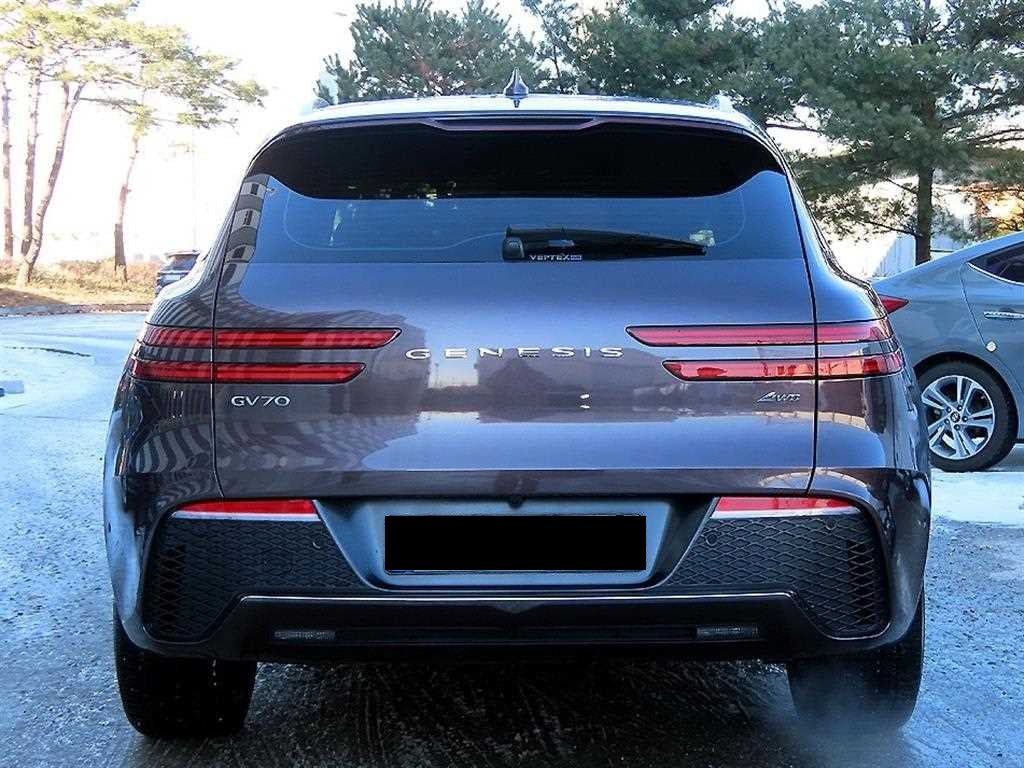 Genesis GV70 — photo 04