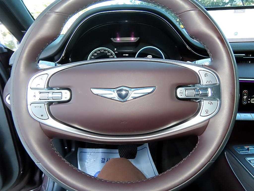 Genesis GV70 — photo 08