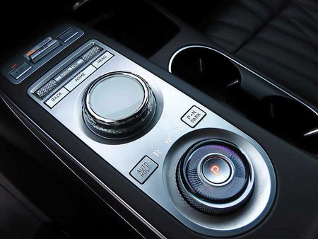 Genesis GV70 — photo 11