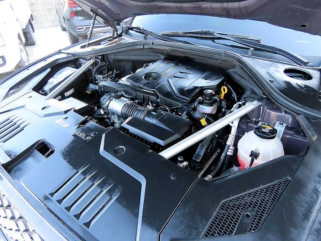 Genesis GV70 — photo 19