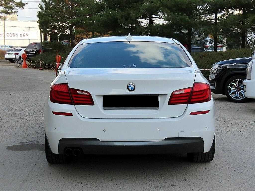 BMW 5-Series — photo 04