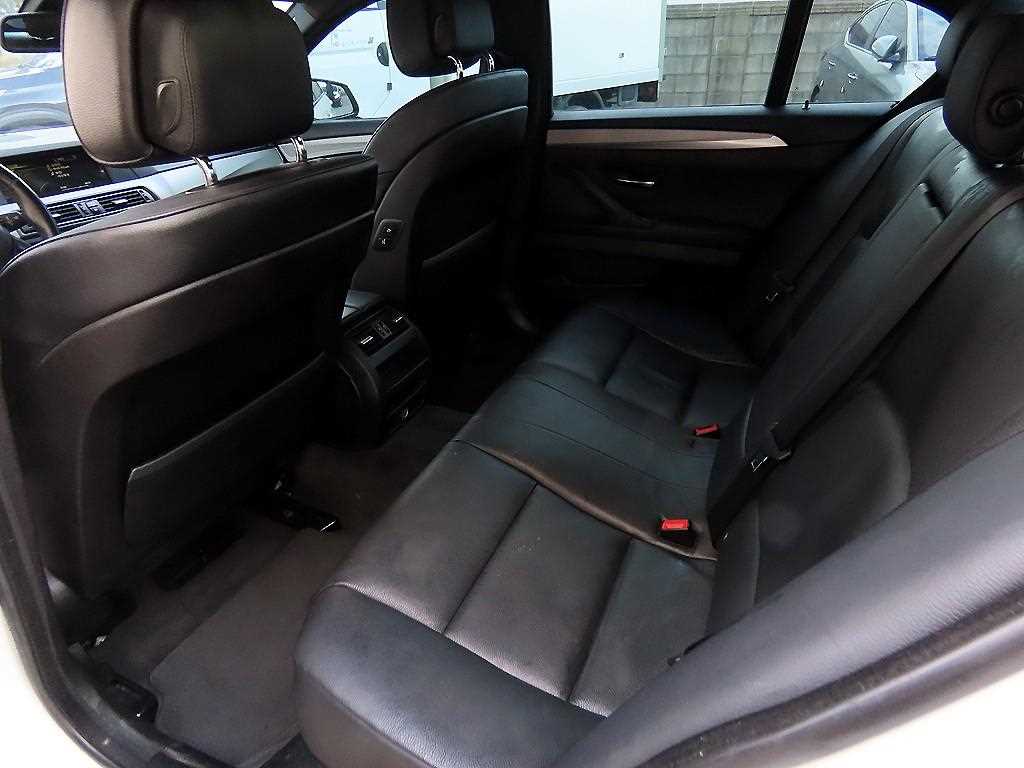BMW 5-Series — photo 06